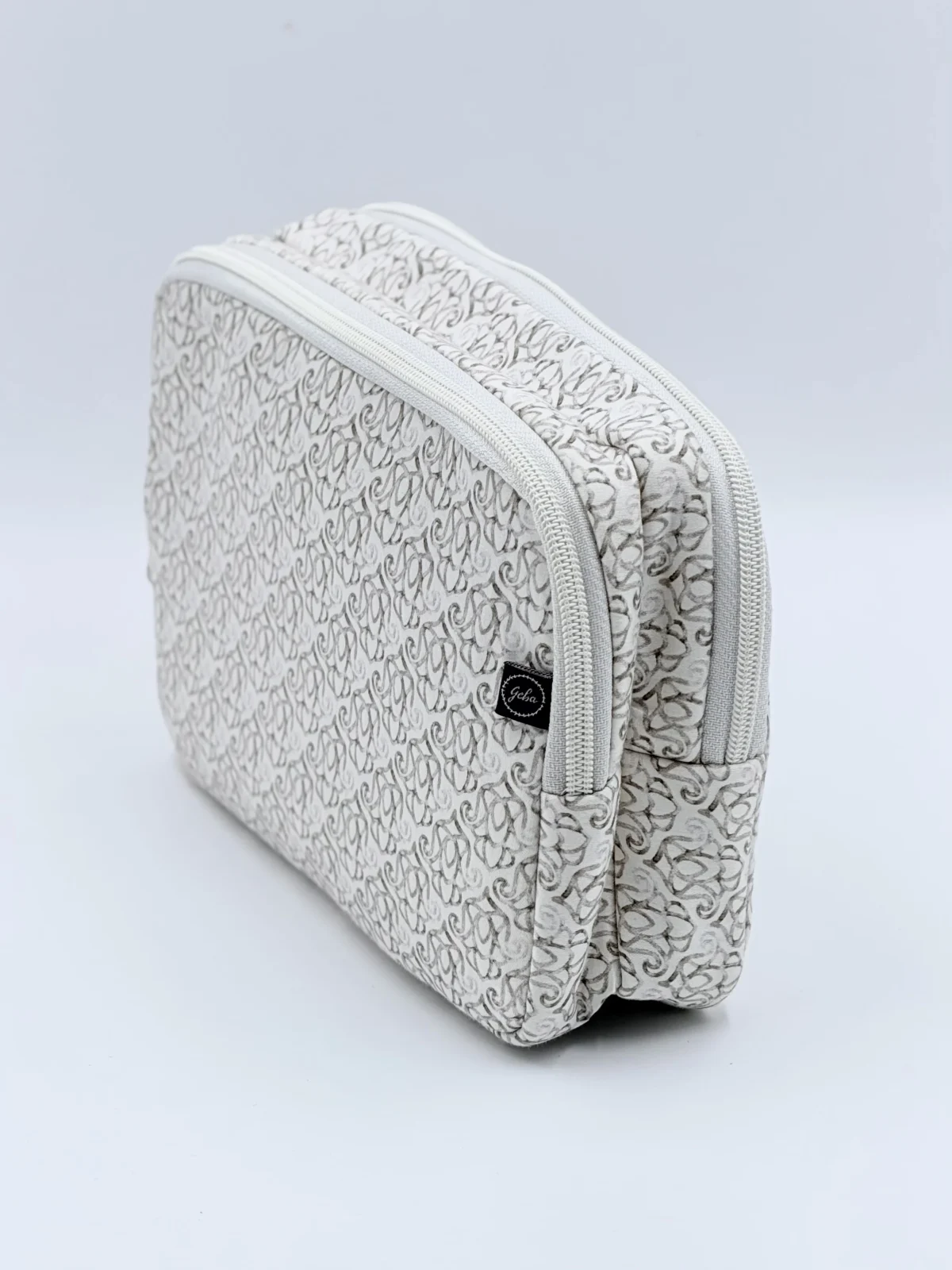 Kesar Travel Pouch Large 4