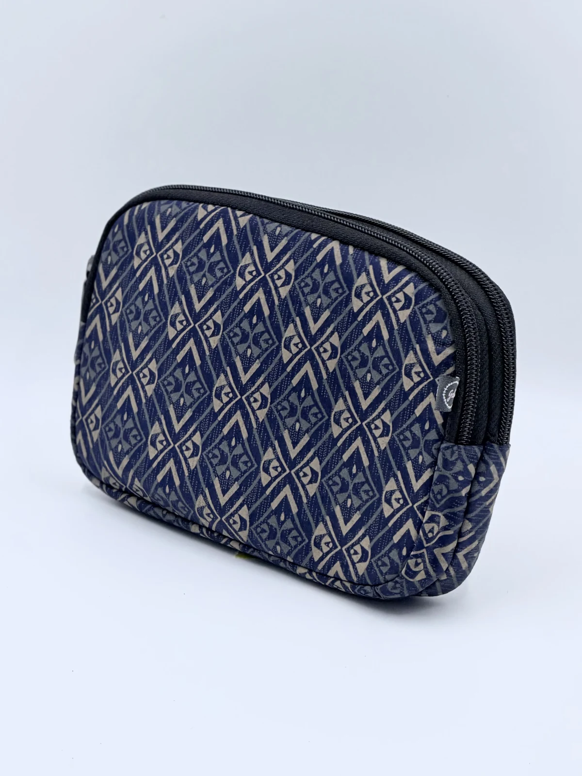 Kesar Travel Pouch - Kesar Travel Pouch Medium - GEBA-KESAR-0120 — Organisers & Storage › Kesar Travel Pouch › Kesar Travel Pouch Medium (Photo 1 of 5)