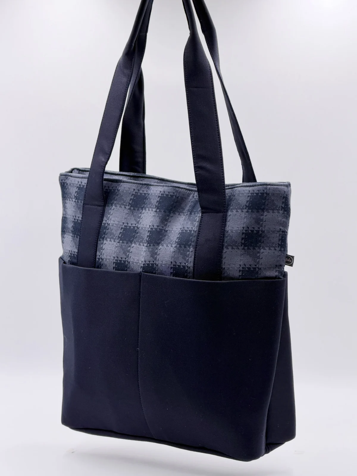 Gul Tote - GEBA-GUL-0017 — Totes & Carryalls › Gul Tote (Photo 1 of 5)