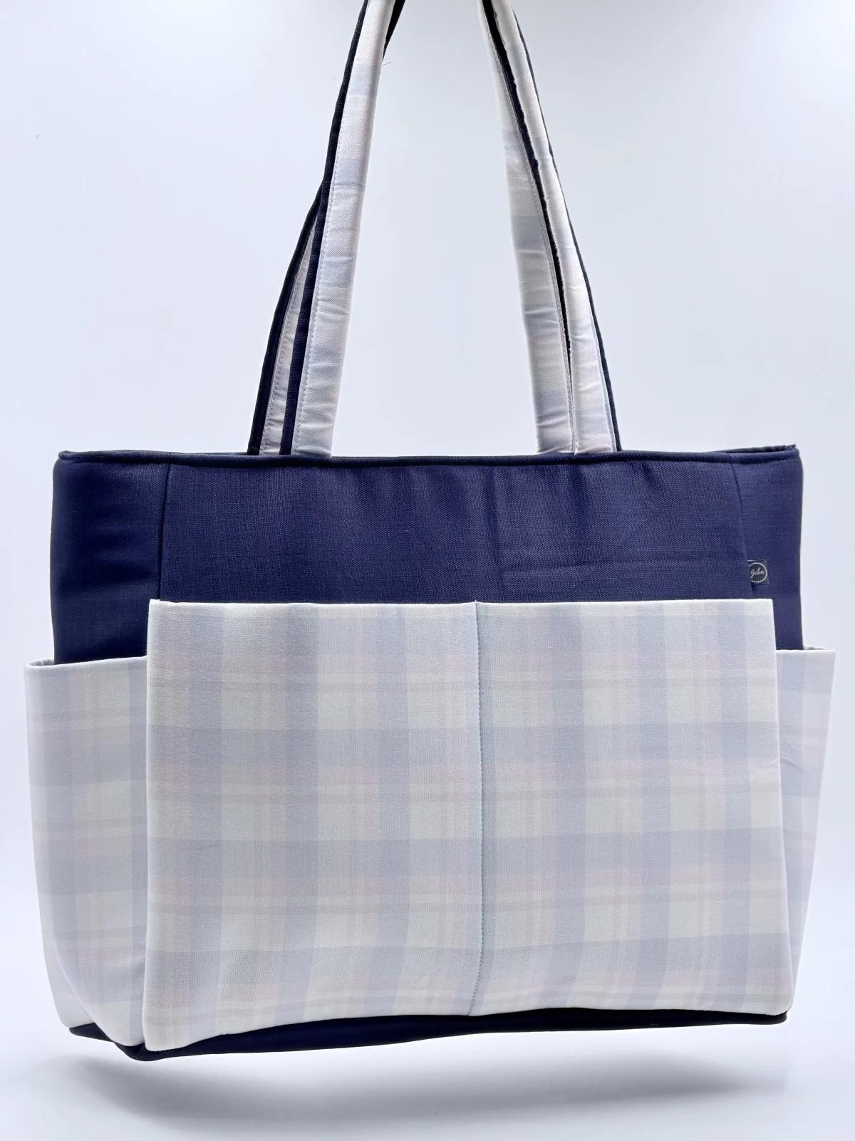 Gulmohar Carryall - Gulmohar Carryall Medium - GEBA-GULMOHAR-0119 — Totes & Carryalls › Gulmohar Carryall › Gulmohar Carryall Medium (Photo 1 of 5)
