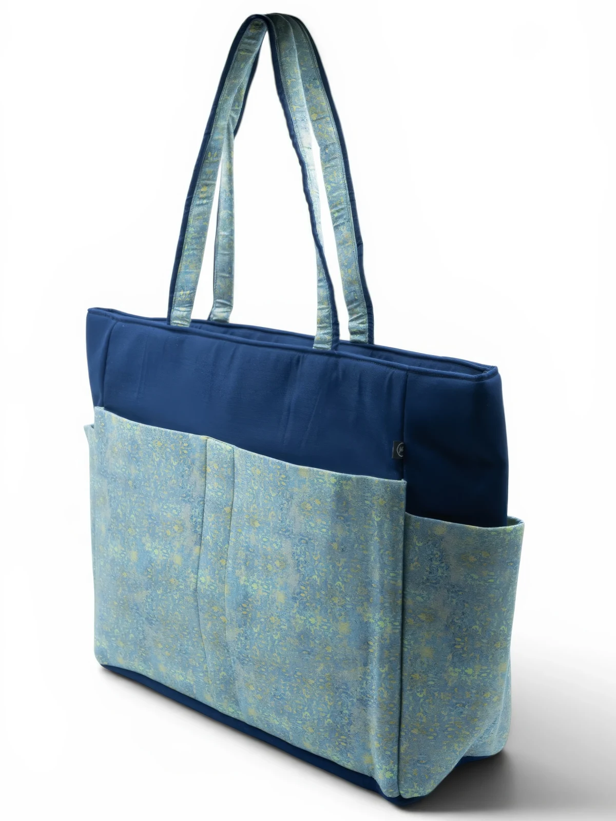 Gulmohar Carryall - Gulmohar Carryall Large - GEBA-GULMOHAR-0005 — Totes & Carryalls › Gulmohar Carryall › Gulmohar Carryall Large (Photo 1 of 3)