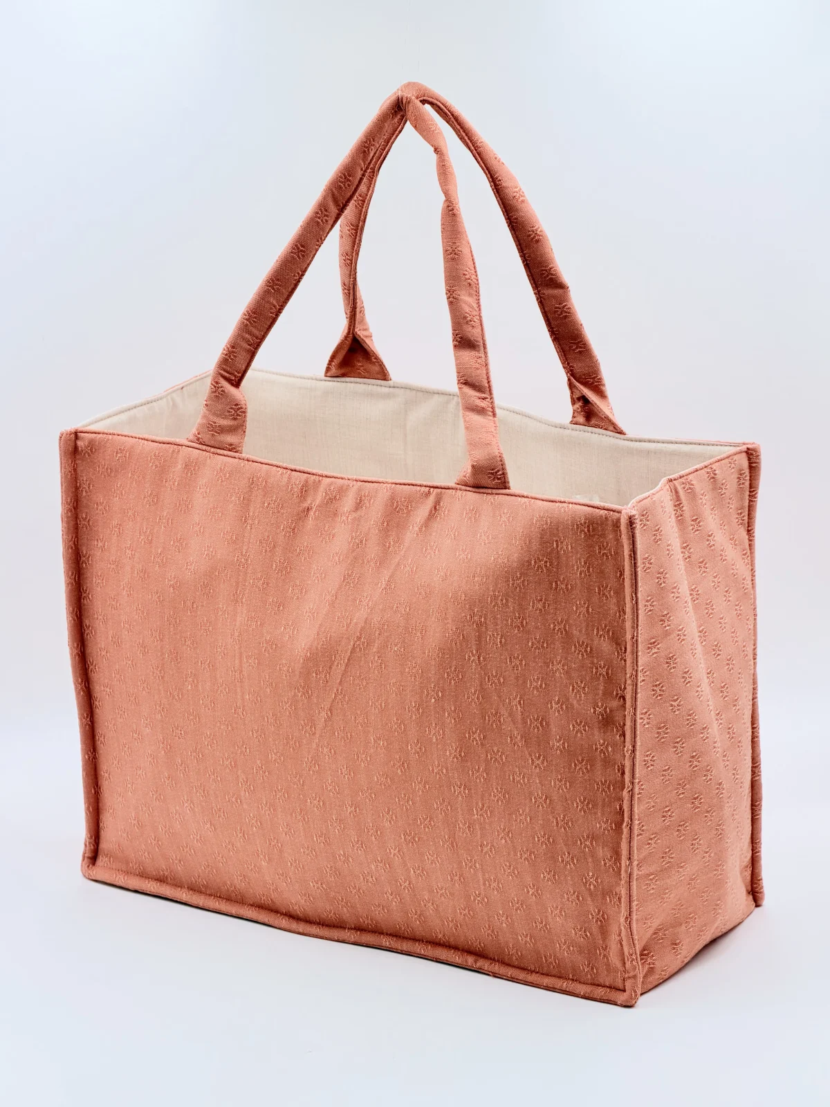 Magnolia Tote - GEBA-MAGNOLIA-0009 — Totes & Carryalls › Magnolia Tote (Photo 1 of 4)