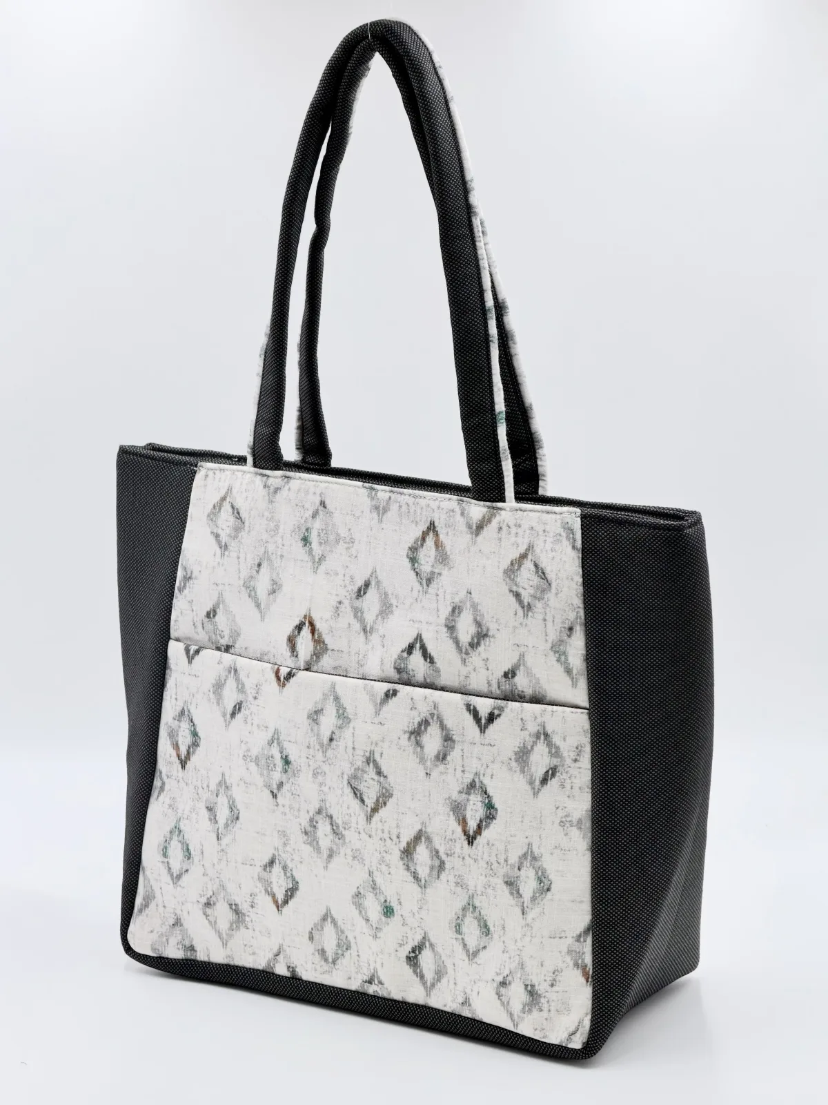 Nishigandha Tote - GEBA-NISHIGANDHA-0004 — Totes & Carryalls › Nishigandha Tote (Photo 1 of 5)