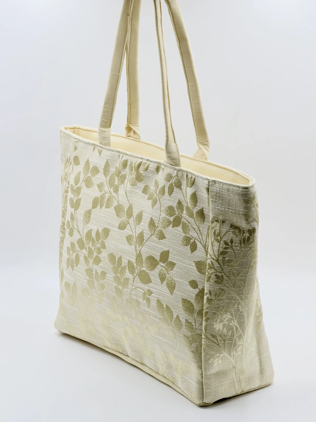 Peony Everyday Tote - Peony Everyday Tote Large - GEBA-PEONY-0018 — Totes & Carryalls › Peony Everyday Tote › Peony Everyday Tote Large (Photo 1 of 5)